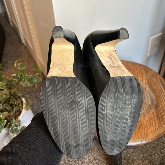 TAHARI Black Genuine Leather High Heel Booties - Picture 8 of 12